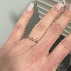 Elegant Gold-Toned Women's Ring